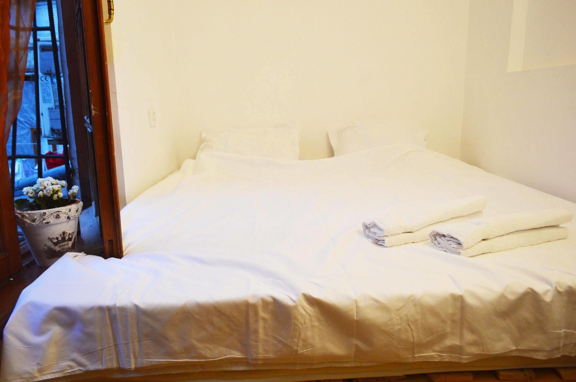 טביליסי Patio Hostel מראה חיצוני תמונה