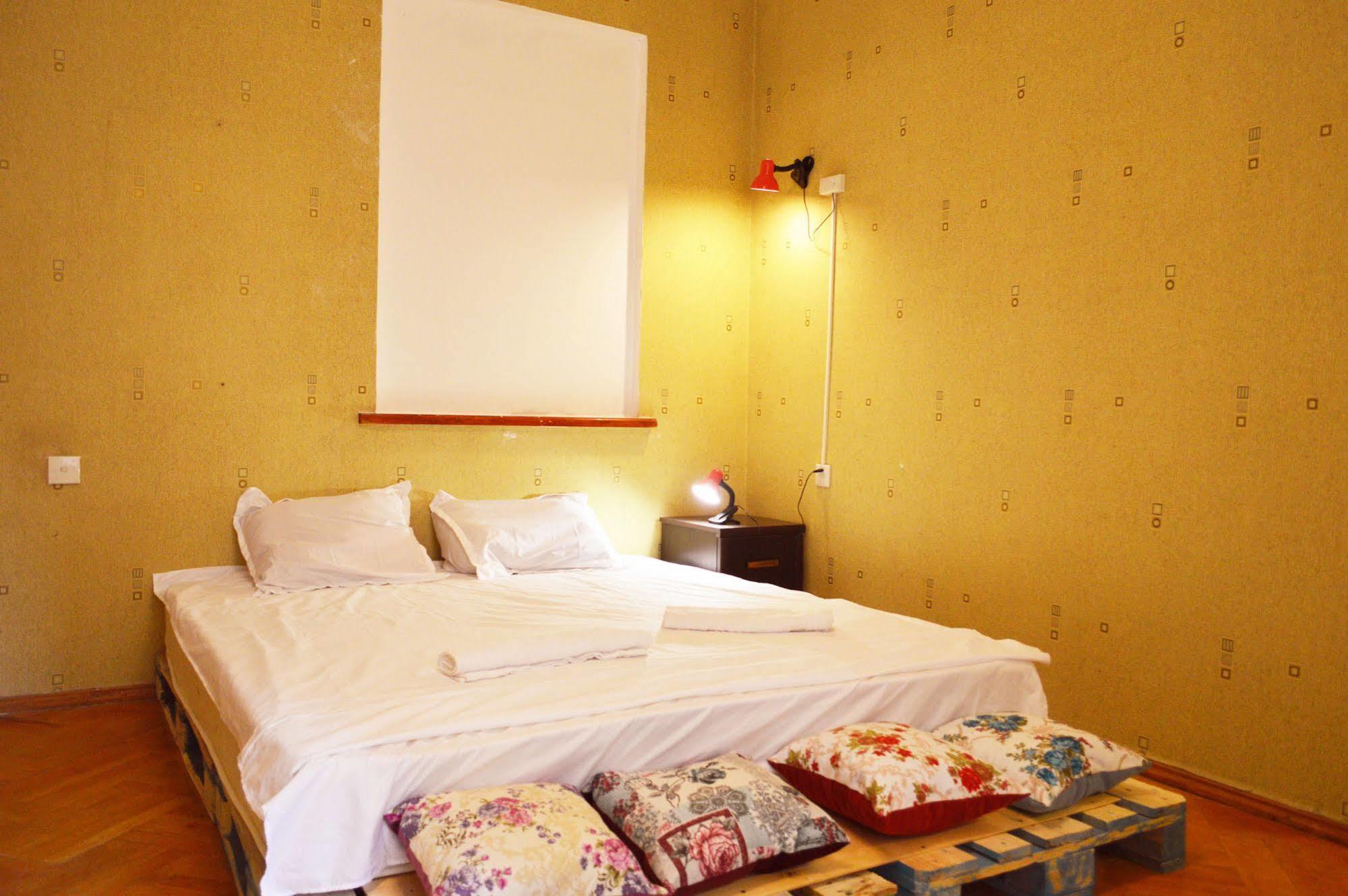 טביליסי Patio Hostel מראה חיצוני תמונה