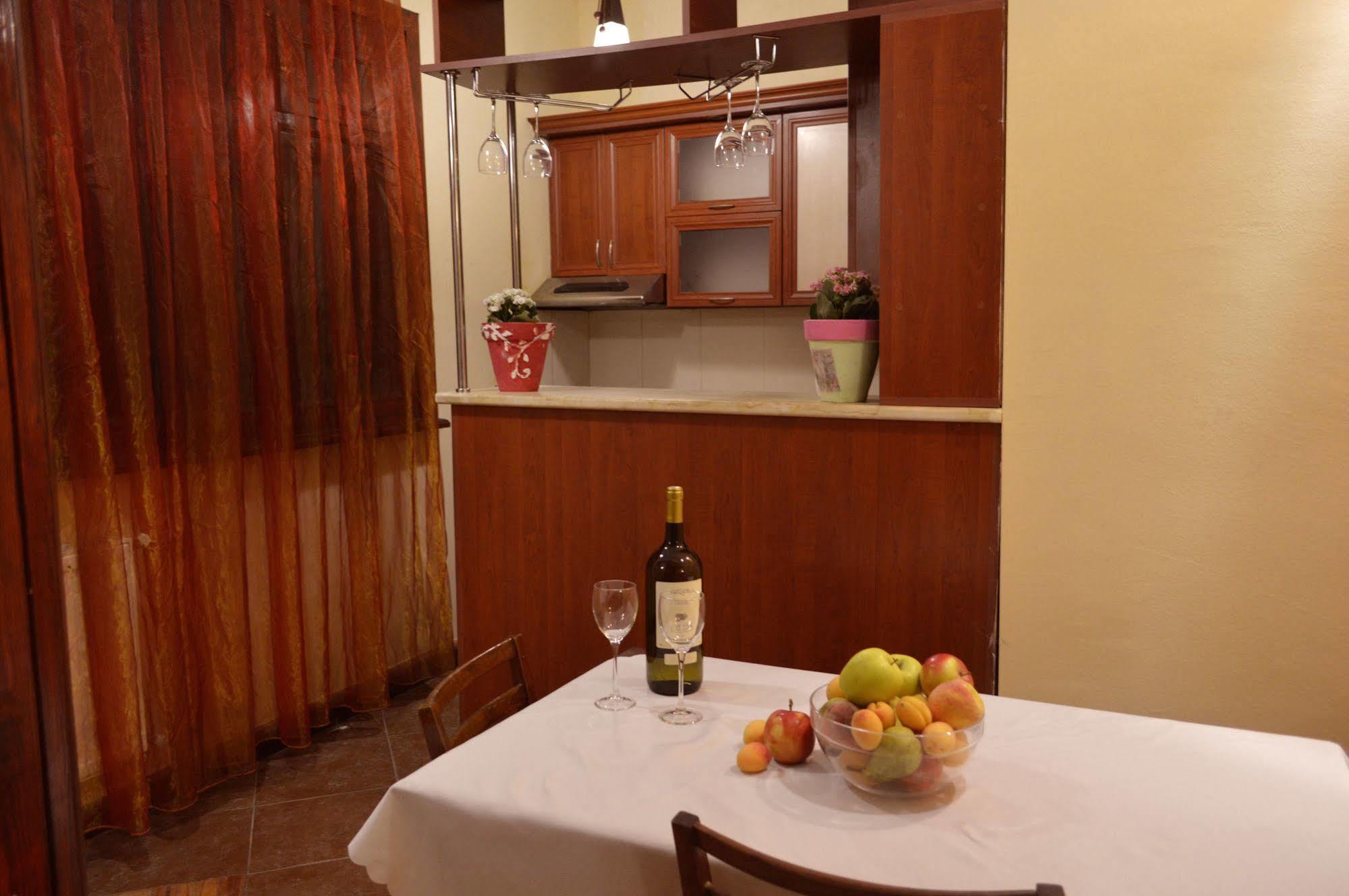 טביליסי Patio Hostel מראה חיצוני תמונה